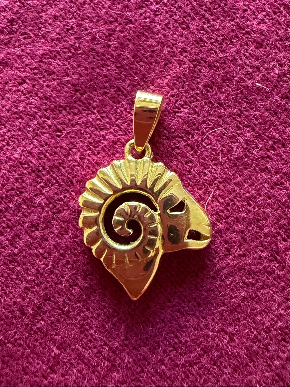 Solid 18K yellow gold Aries zodiac sign pendant